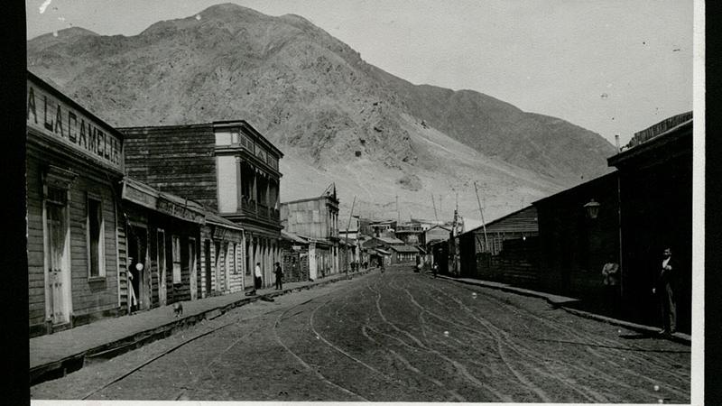 Calle Merino Jarpa Calle Merino Jarpa. Chañaral, 1920. Colección fotográfica. N° de inventario A20026.