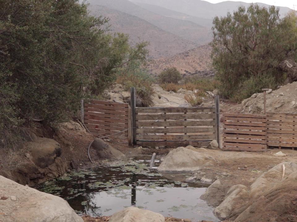 Estanque de agua de vertiente en majada