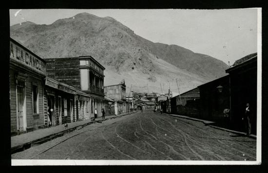 Calle Merino Jarpa. Chañaral, 1920. Colección fotográfica. N° de inventario A20026.