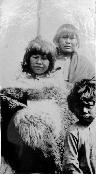 Retrato de tres indígenas